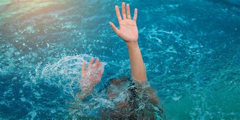 children drown  sea  mumbais worli