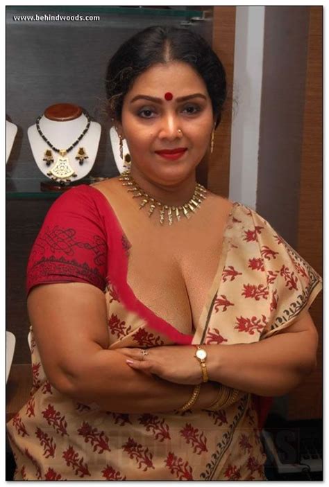 indian deep saree cleavage