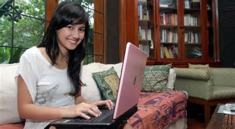 Sepri Blog Semua Tentang Pevita Pearce