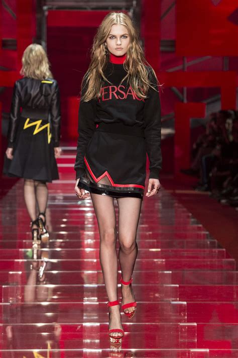 Versace Fall Winter 2015 16 Women S Collection The
