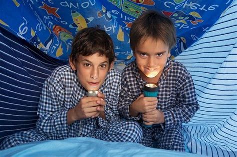 sleepover games and slumber party ideas from purpletrail birthday pajama party games