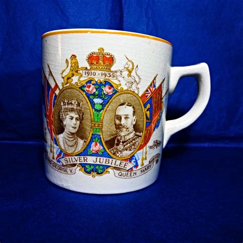 king george  silver jubilee    green british royal family mug queen mary george
