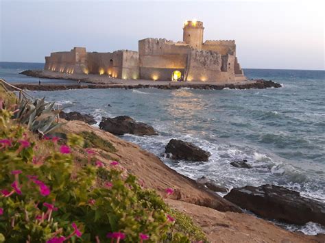 fortezza aragonese le castella italy reurope