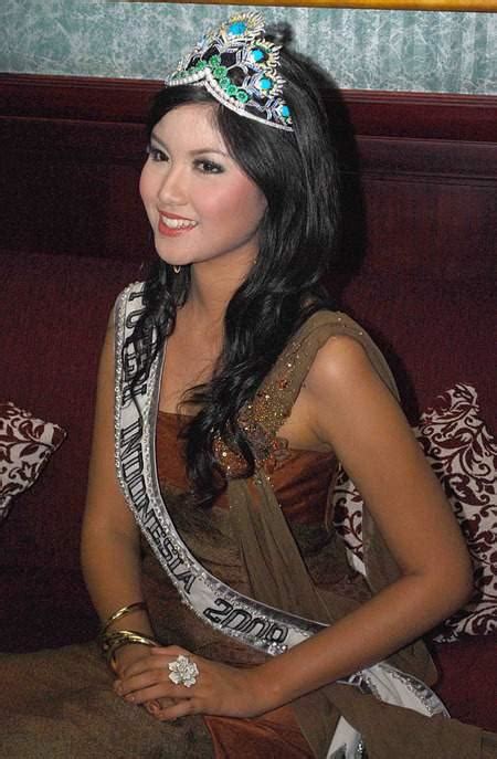 foto zivanna letisha sebagai putri indonesia 2008