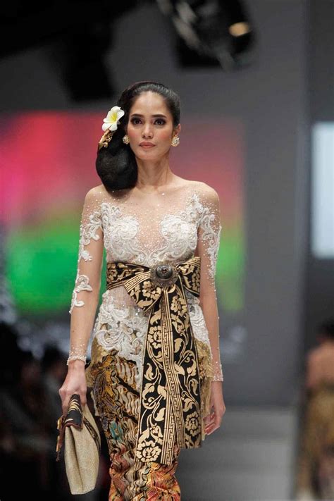 Model Kebaya Brokat Semi Formal Bali Thegorbalsla