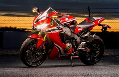 honda cbr rr fireblade launched  rs  lakh  india
