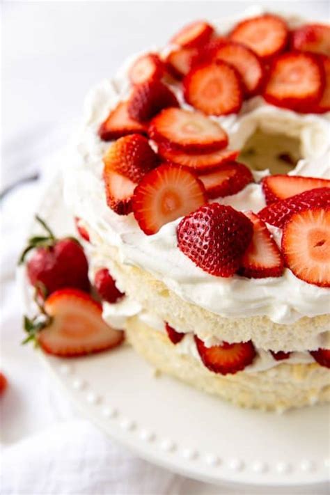 angel food cake  strawberries cream  spoonful  flavor