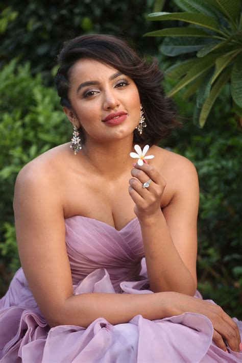 Tejaswi Madivada Hot Cleavage Stills South Indian Actress