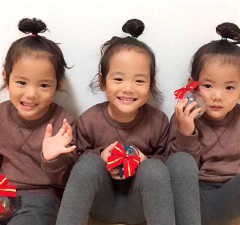 japanese mom captures her life with her twins and triplets and it s just too adorable bored panda