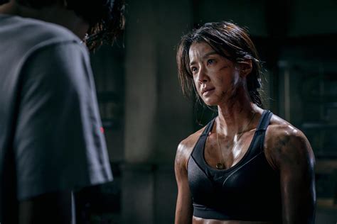 lee  young reveals   trained   fit body  action thriller series sweet home