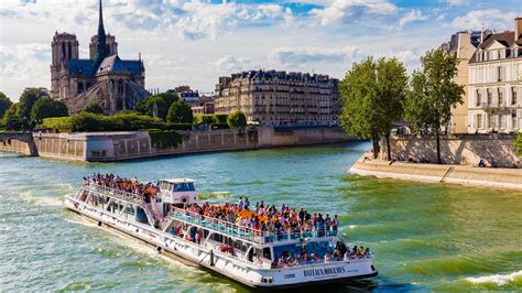 bateaux mouches sightseeing cruise   seine river