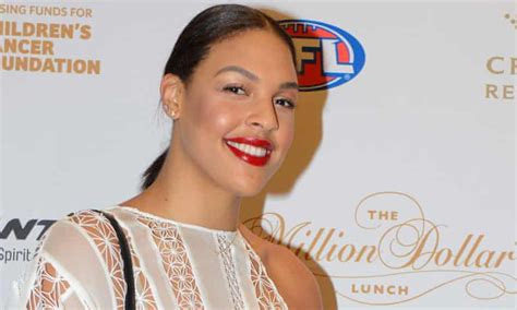 basketballer liz cambage under fire for calling out opals team mate