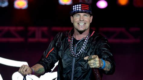 vanilla ice   beach boys performed  donald trumps nye party