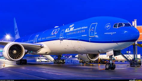 ph bvf klm boeing  er  prague vaclav havel photo id  airplane picturesnet