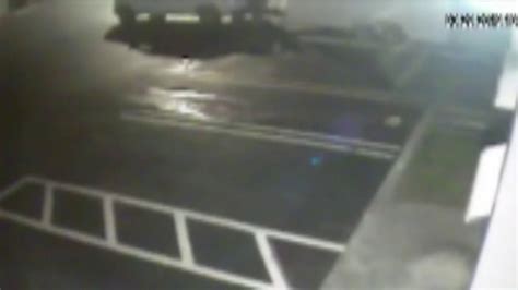 thief caught on camera stealing trailer from cooper city