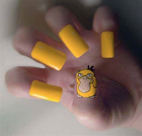 I Can T Type With Those Sculpted Fingernail Art Geekologie