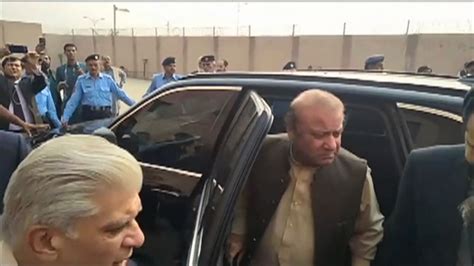 pakistan s ousted pm nawaz sharif in court on corruption charges