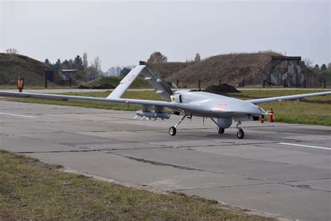 bayraktars  working ukrainian commander exults  tb drones destroy  russian