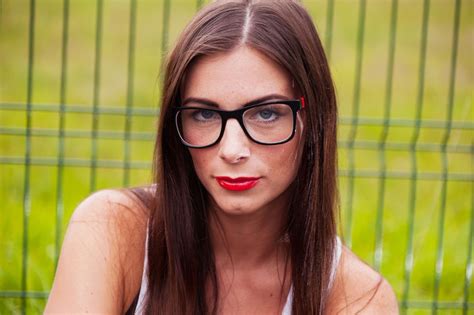 5 reasons no one should wear hipster glasses