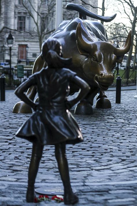 photo of man pretending to hump fearless girl statue goes viral metro