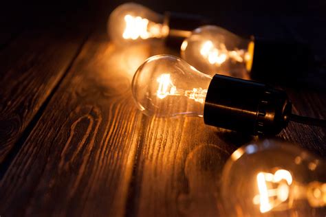 incandescent light bulbs    phased  earthcom