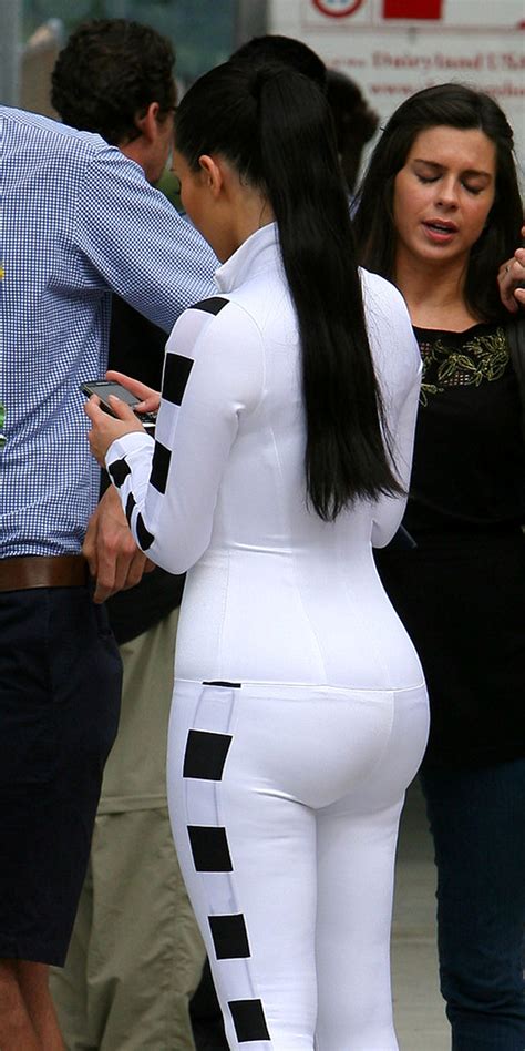 photos kim kardashian new booty pic selfie