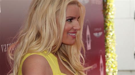 jessica simpson shows off her big tongue