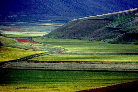 the sibillini hills i monti sibillini umbria marche italy castelluccio italia monti