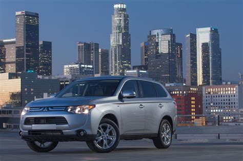 mitsubishi outlander  official safety vehicle  pikes peak