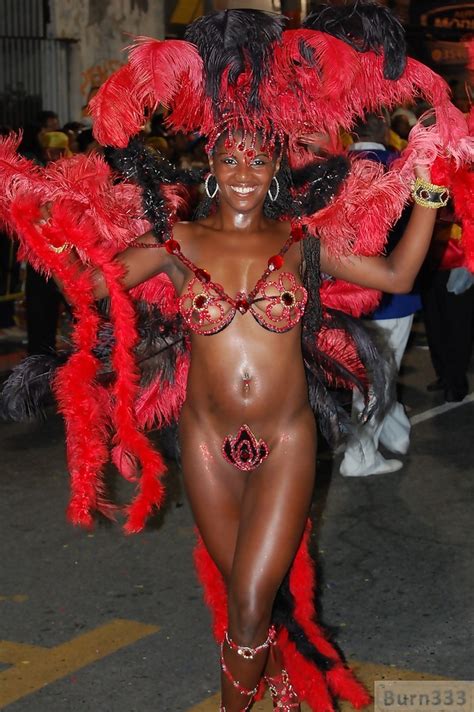 enjoy hourglass bodies of latina divas on carnival 82