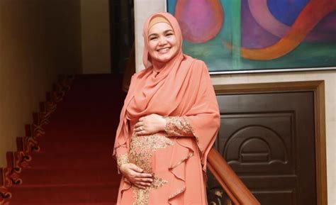 siti nurhaliza confirms she s four months pregnant