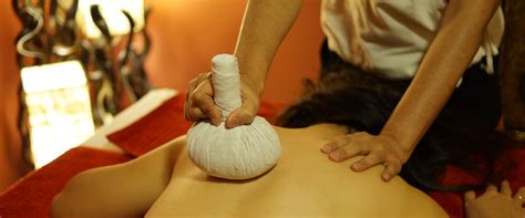 kräuterstempel massage phanthai wellness traditionelle thaimassage