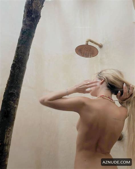 Delilah Belle Hamlin Sexy Posing Naked While Taking A Shower In Mexico