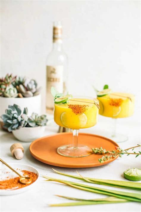 10 easy cocktails to make at home college housewife