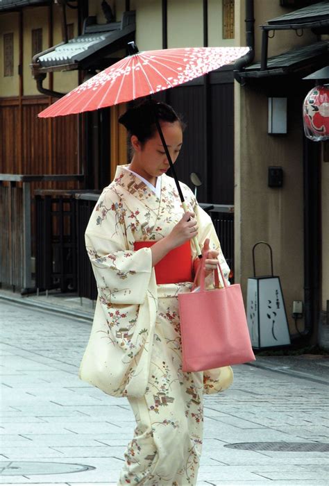 kimono traditional japanese robe britannica