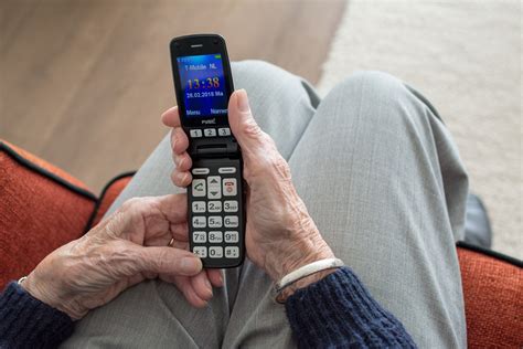 senioren smartphone top  uit  review vergelijk besparen
