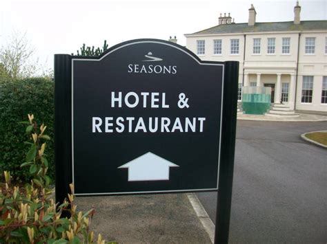 bespoke signs  accommodation providers ken white signs