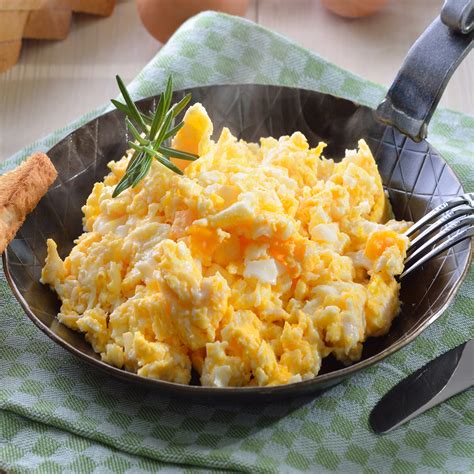 easy scrambled eggs recipe  cheese deporecipeco