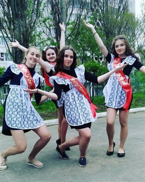 【画像】ロシアの女子高生たちの卒業式。相変わらずエッチすぎる ポッカキット