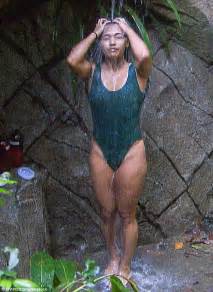 i m a celebrity vanessa white sizzles in jungle shower