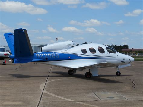 cirrus vision sf jet