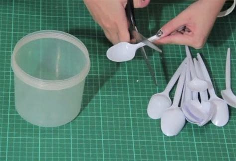plastic spoons diy lamp   steps  budget diet