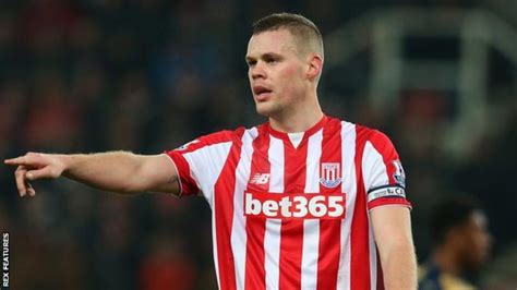Ryan Shawcross Stoke Captain S Latest Back Injury Not Serious Says