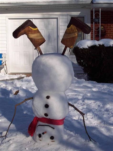 snowman       standing   snow  shoes   head