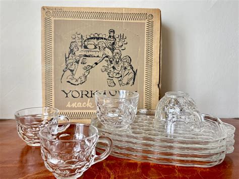 Vintage Federal Glass Company Yorktown Iridescent Snack Set Of 4