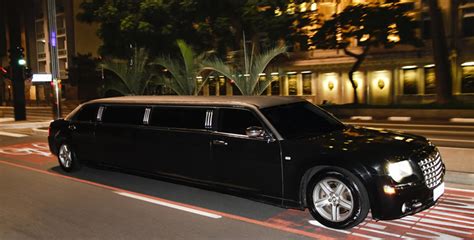 limousine para eventos em geral translado publicidade e etc alugar limousine para casamento