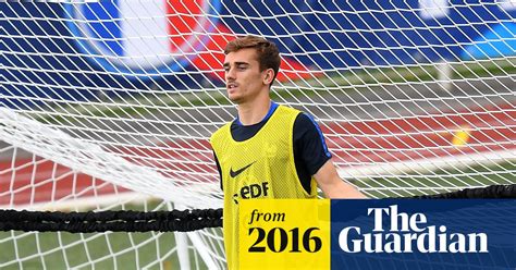 antoine griezmann signs contract extension with atlético