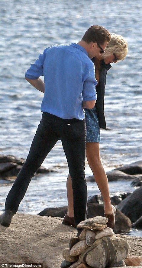 taylor swift and tom hiddleston show tenderness