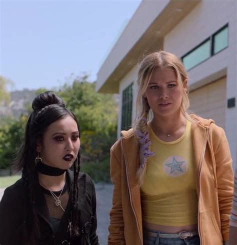 Pin By Em🌌🏳️‍🌈 On Couples I Would Die For Runaways Marvel Female