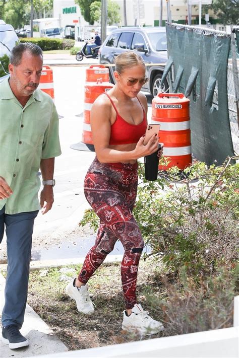 jennifer lopez sexy in leggings after workout 15 photos